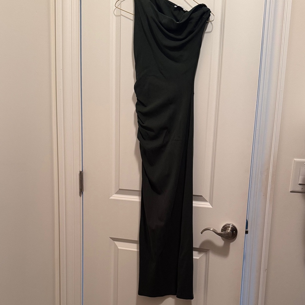 Elegant emerald green off the shoulder midi Dress